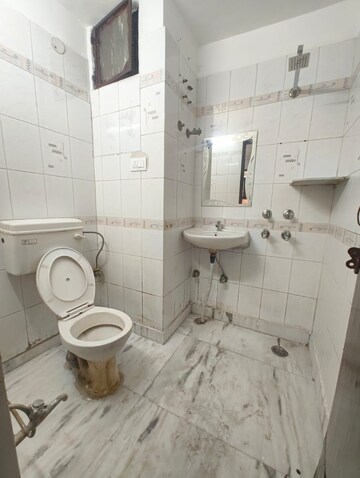 2 BHK Builder Floor For Rent in Paryavaran Complex