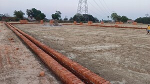  Plot For Sale in Jankipuram Extension