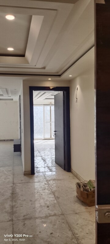 Furnished Amenities in 3.5 BHK Builder Floor at Rohini Sector 11 – for Rent