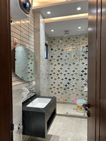 Attached Bathroom in 3 BHK Builder Floor at Paschim Vihar – for Rent