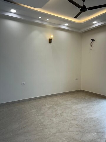 Master Bedroom in 3 BHK Builder Floor at Paschim Vihar – for Rent