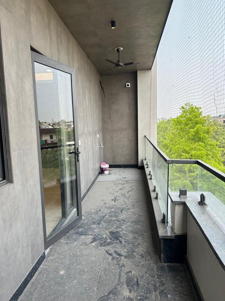 Balcony, paschim vihar 3 Bedroom 1800 Sq.Ft. Builder Floor In Paschim Vihar Delhi 8475030