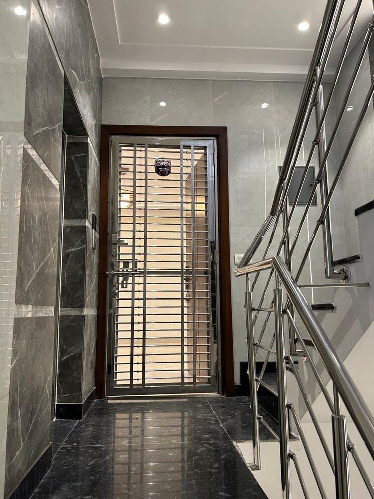 Exterior View, paschim vihar 3 Bedroom 1800 Sq.Ft. Builder Floor In Paschim Vihar Delhi 8475030