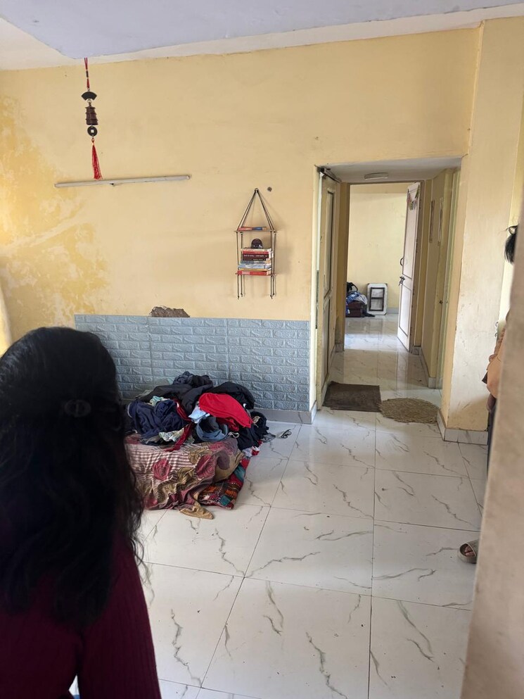 Room, sector 25 3 Bedroom 1050 Sq.Ft. Apartment In Sector 25 Noida 8475112