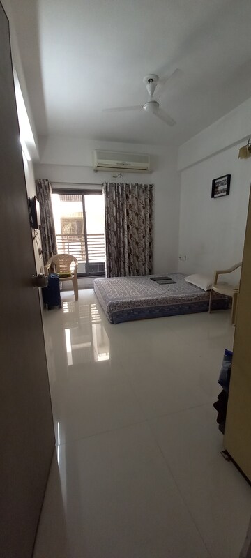 Furnished Amenities in 4 BHK Apartment at Naranpura – for Rent