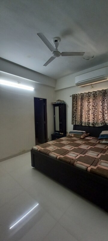 Master Bedroom in 4 BHK Apartment at Naranpura – for Rent