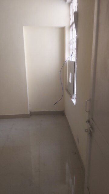 Floor Plan in 2.5 BHK Apartment at Uma Cooperative Society, Mayur Vihar 1 – for Rent