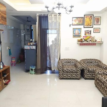 Master Bedroom in 3 BHK Apartment at DLF Star Mall, Sector 30 – for Rent