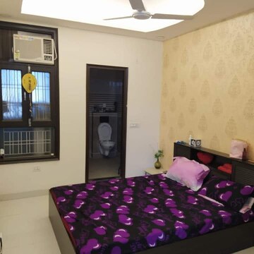 Bedroom in 3 BHK Apartment at DLF Star Mall, Sector 30 – for Rent