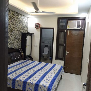 Bedroom in 3 BHK Apartment at DLF Star Mall, Sector 30 – for Rent