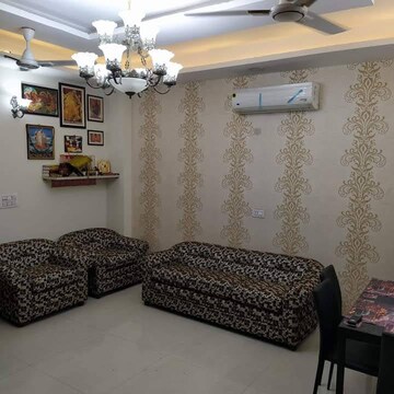 Master Bedroom in 3 BHK Apartment at DLF Star Mall, Sector 30 – for Rent