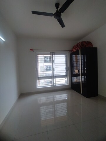 Room in 2.5 BHK Apartment at Kolte Patil iTowers Exente, Electronic City Phase I – for Sale