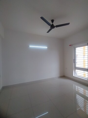 Room in 2.5 BHK Apartment at Kolte Patil iTowers Exente, Electronic City Phase I – for Sale