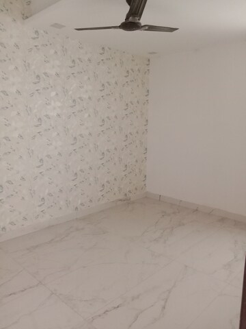 Master Bedroom in 3 BHK Builder Floor at Vihaan Homes, Sector 1 Greater Noida – for Rent
