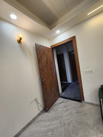 Room in 1 BHK Apartment at Sector 52 – for Rent
