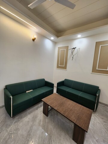 Living Room in 1 BHK Apartment at Sector 52 – for Rent