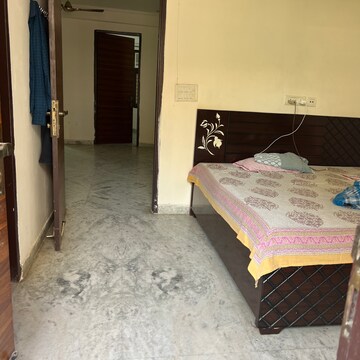 Bedroom in 2 BHK Builder Floor at Sector 52 – for Rent
