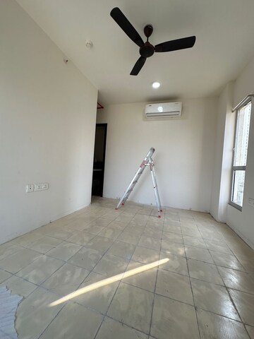 Room in 1 BHK Apartment at Piramal Vaikunth Vairat, Balkum Pada – for Rent