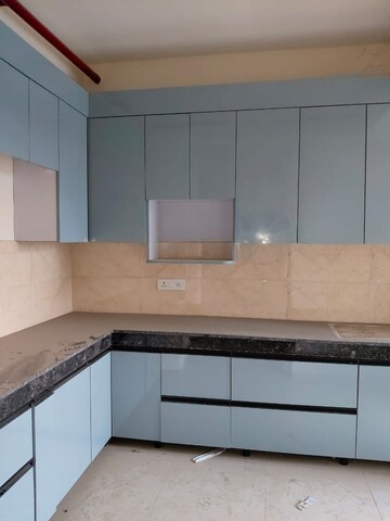Kitchen in 3.5 BHK Apartment at Omaxe Waterscapes, Gomti Nagar – for Rent