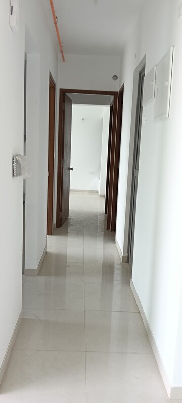 Furnished Amenities in 2 BHK Apartment at Kalpataru Immensa, Kolshet Road – for Rent