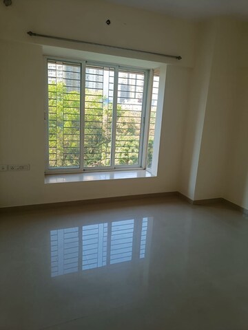 Room in 2 BHK Apartment at Dosti Group Imperia, Manpada – for Sale