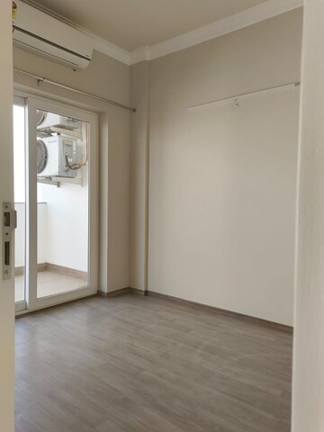 Master Bedroom in 2.5 BHK Builder Floor at Central Park 3 Flower Valley, Sohna Sector 33 – for Rent