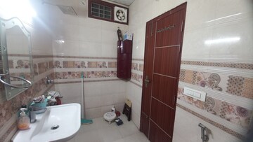 Bathroom in 2 BHK Builder Floor at Housing Board Colony Sector 51, Sector 51 – for Rent