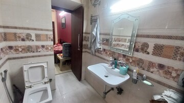 Bathroom in 2 BHK Builder Floor at Housing Board Colony Sector 51, Sector 51 – for Rent