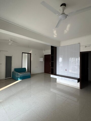 Master Bedroom in 3 BHK Apartment at Gomti Nagar – for Rent