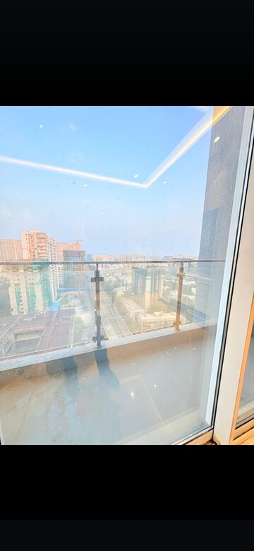 Room in 3.5 BHK Apartment at Elanza, Malad West – for Rent