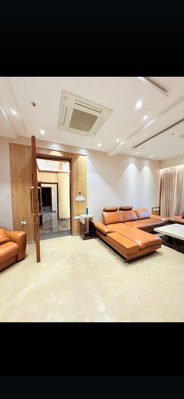 Master Bedroom in 5 BHK Apartment at Imperial Heights Goregaon West, Goregaon West – for Rent