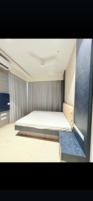 Bedroom in 5 BHK Apartment at Imperial Heights Goregaon West, Goregaon West – for Rent