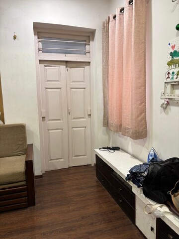 Room in 1 BHK Apartment at Khar West – for Rent
