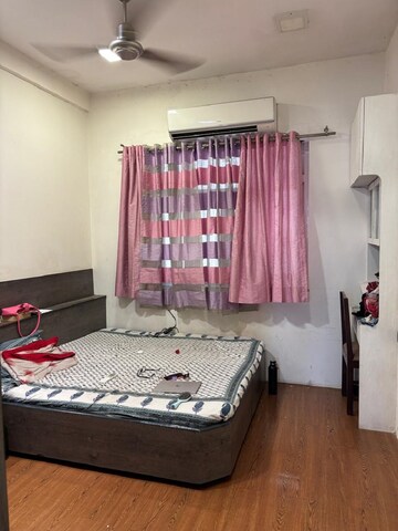 Bedroom in 1 BHK Apartment at Khar West – for Rent