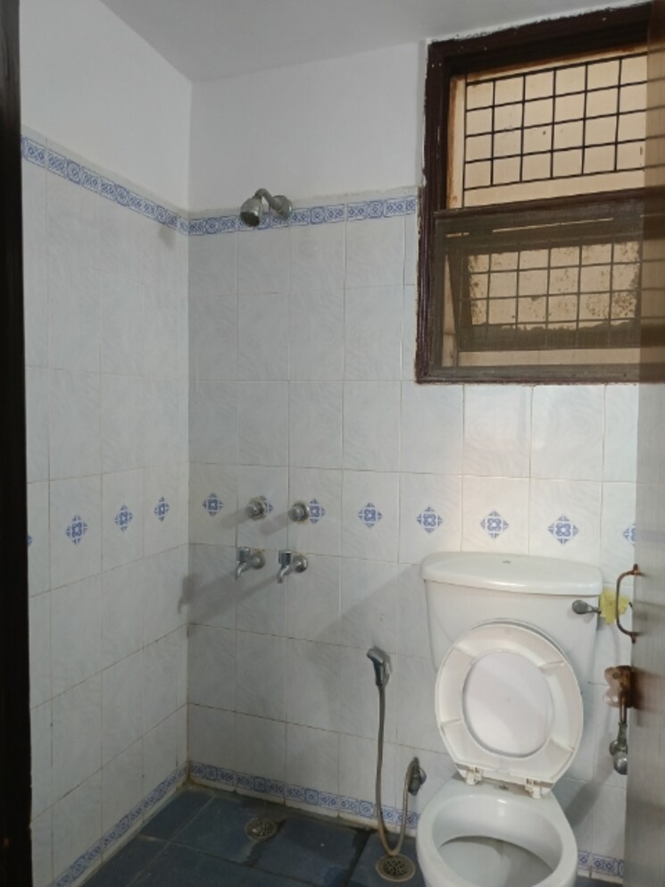 Bathroom, uppal-southend 3 Bedroom 1650 Sq.Ft. Builder Floor In Sector 49 Gurgaon 8476160