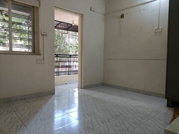 Room in 2 BHK Apartment at Khar West – for Rent