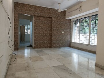 Room in 2 BHK Apartment at Khar West – for Rent