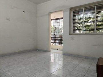 Room in 2 BHK Apartment at Khar West – for Rent