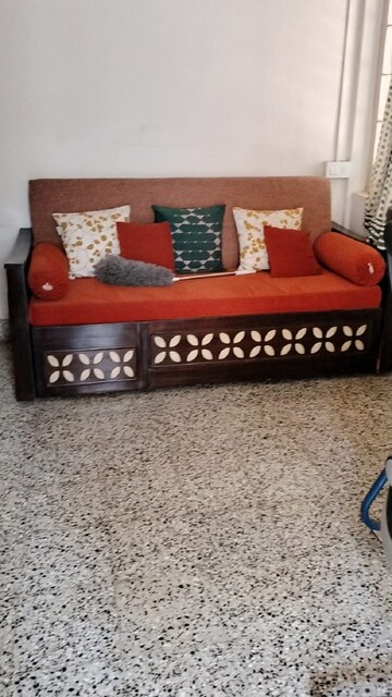 Room in 2 BHK Apartment at Santacruz West – for Rent