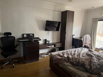 Bedroom in 4 BHK Apartment at Bandra West – for Rent