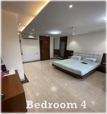 Bedroom in 6 BHK Apartment at Khar West – for Sale