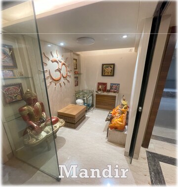  6 BHK Apartment at Khar West – for Sale