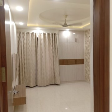 Room in 3 BHK Builder Floor at Puri Vip Floors, Sector 81 – for Rent