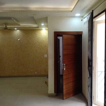 Room in 3 BHK Builder Floor at Puri Vip Floors, Sector 81 – for Rent