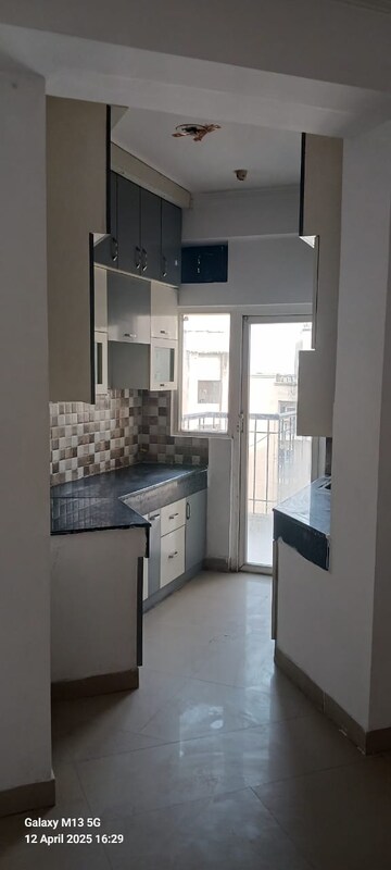 2 BHK Apartment For Rent in Amaatra Homes, Sector 10 Greater Noida