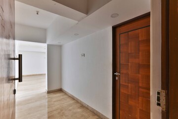 Room in 3 BHK Apartment at Versova – for Sale