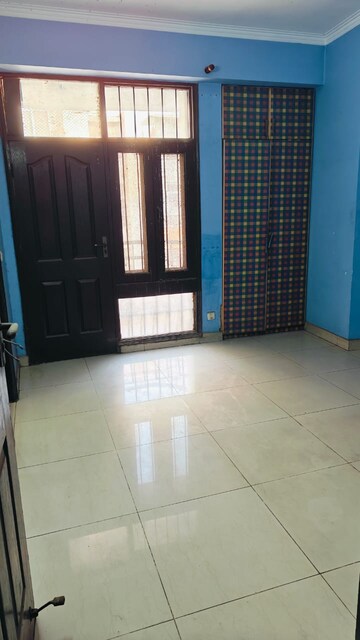 Room in 4 BHK Apartment at Indrapuram – for Sale