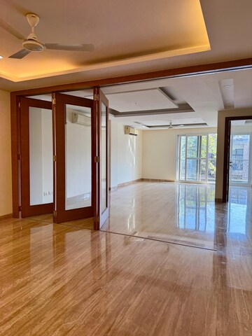 Room in 3 BHK Builder Floor at Greater Kailash I – for Rent