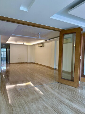 Room in 3 BHK Builder Floor at Greater Kailash I – for Rent