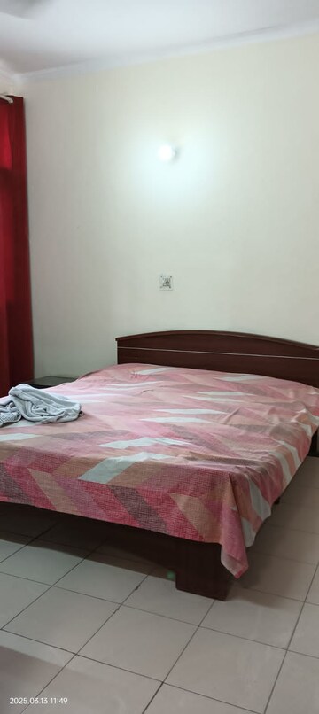 Bedroom in 3 BHK Builder Floor at Sector 52 – for Rent